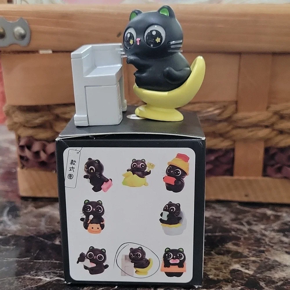 XIN ZHI JI Little Black Resin Figurine Black Cat at Desk Animal Theme 1040-379